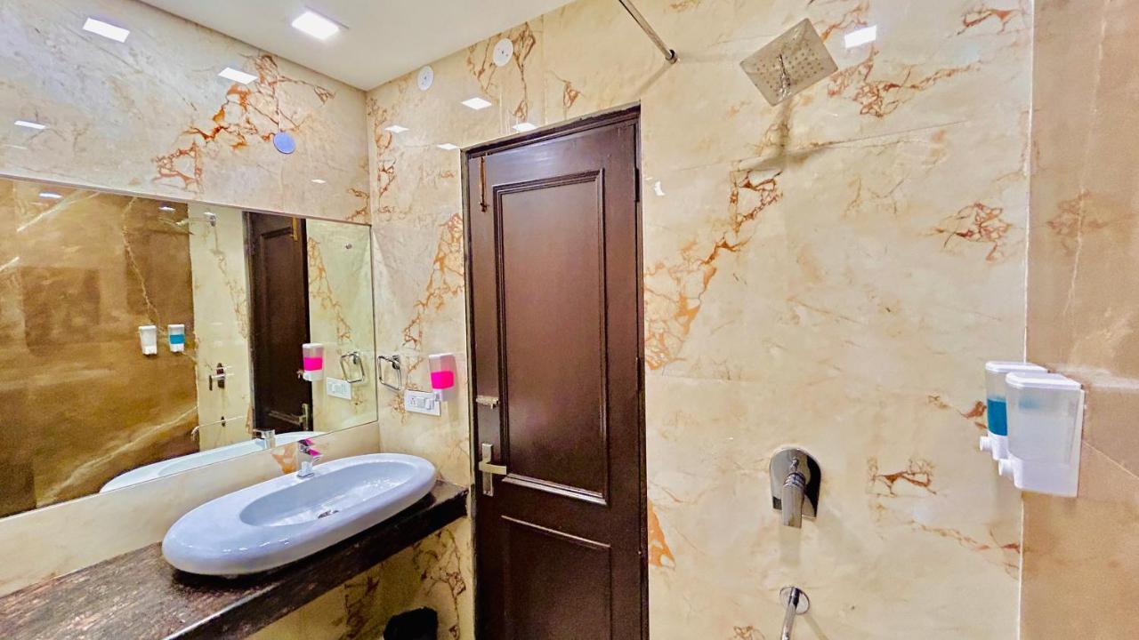 Park Studio Dlf Phase 2, Cyber City, Gurgaon Exterior photo