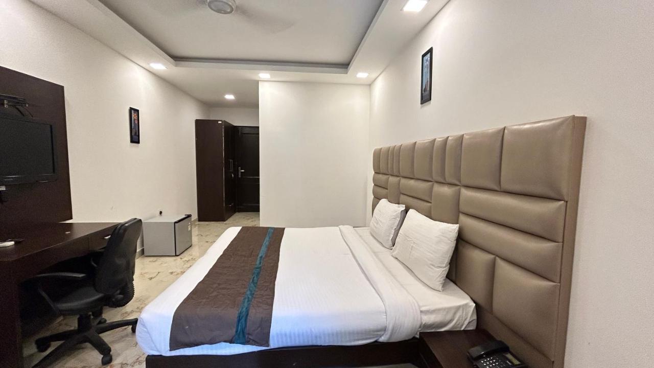 Park Studio Dlf Phase 2, Cyber City, Gurgaon Exterior photo